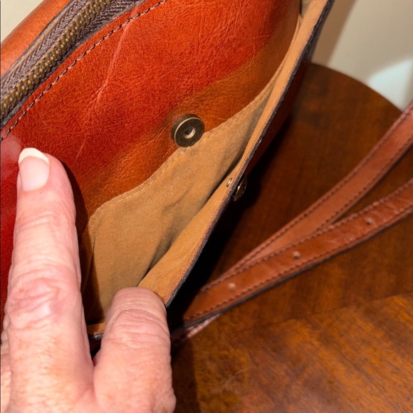 Patricia Nash  leather Crossbody bag cut out leather trim  brown large front poc - Picture 8 of 13